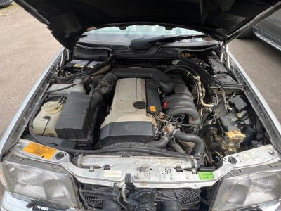 Mercedes-Benz E 320 AMG Line - W124
