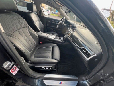 BMW 750 i xDrive  M-Sportpaket - VOLL