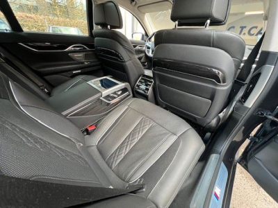 BMW 750 i xDrive  M-Sportpaket - VOLL