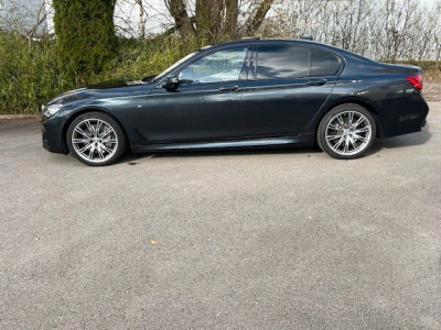BMW 750 i xDrive  M-Sportpaket - VOLL