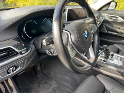 BMW 750 i xDrive  M-Sportpaket - VOLL