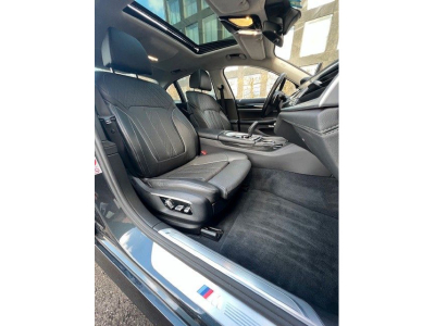 BMW 750 i xDrive  M-Sportpaket - VOLL