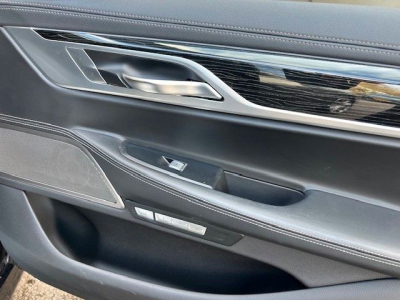 BMW 750 i xDrive  M-Sportpaket - VOLL