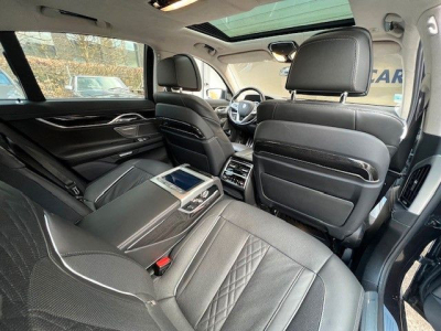 BMW 750 i xDrive  M-Sportpaket - VOLL