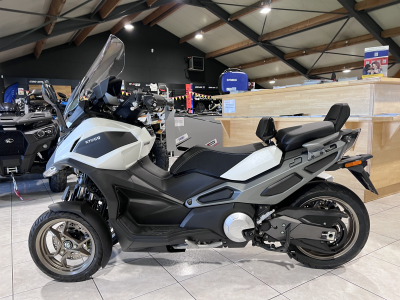 Kymco CV3 575