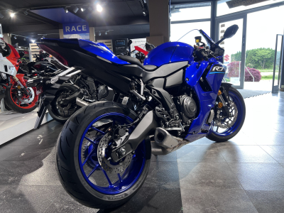 Yamaha R7 