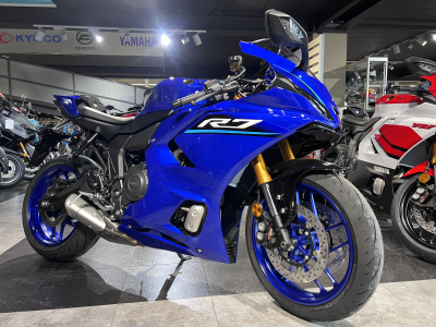 Yamaha R7 