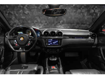 Ferrari FF ATELIER - ROSSO MARANELLO / CHARCOAL