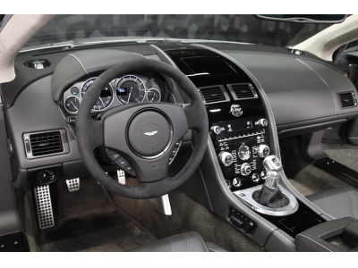 Aston Martin V12 Vantage Roadster / Boîte manuelle / 1 OF 101