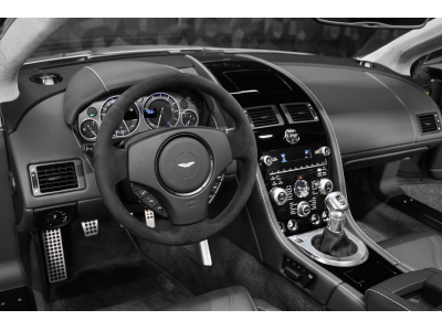 Aston Martin V12 Vantage Roadster / Boîte manuelle / 1 OF 101