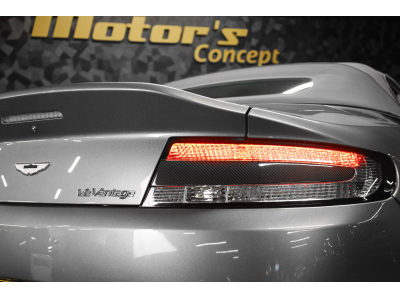 Aston Martin V12 Vantage Roadster / Boîte manuelle / 1 OF 101