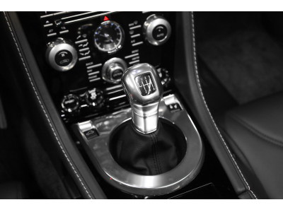 Aston Martin V12 Vantage Roadster / Boîte manuelle / 1 OF 101