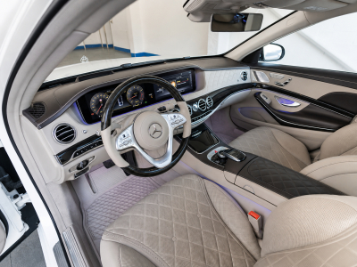 Maybach S560 Limousine 4Matic-PANO/BURMESTER/MASSAGE/DVD/Voll