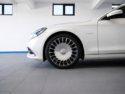 Maybach S560 Limousine 4Matic-PANO/BURMESTER/MASSAGE/DVD/Voll