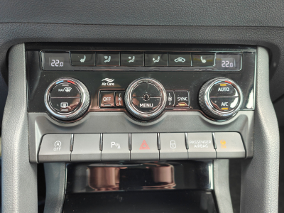 Skoda Karoq 2.0 TDI DSG CARPLAY GPS CAMERA ATTELAGE
