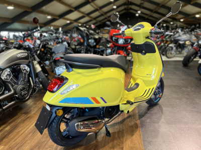 Vespa Primavera 125 S Jaune