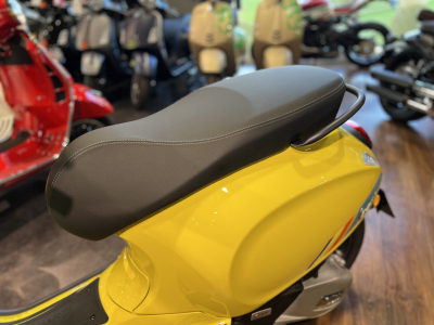 Vespa Primavera 125 S Jaune