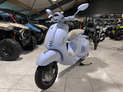Vespa 946 Snake
