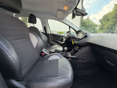 Peugeot e-2008 2008 Allure