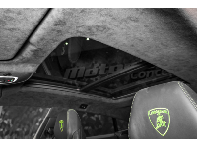 Lamborghini Urus V8 - NERO HELENE METALLIC