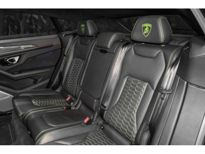 Lamborghini Urus V8 - NERO HELENE METALLIC