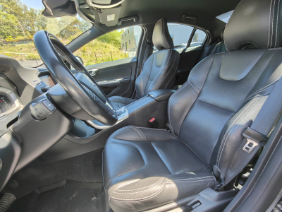 Volvo S60 S60 D2 BOITE AUTO GPS CAMERA SIEGES + VOLANT CHAUFF