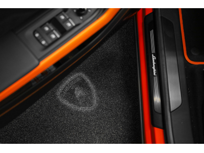 Lamborghini Urus SE - ARANCIO EGON