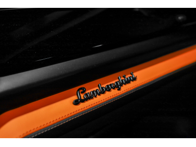 Lamborghini Urus SE - ARANCIO EGON