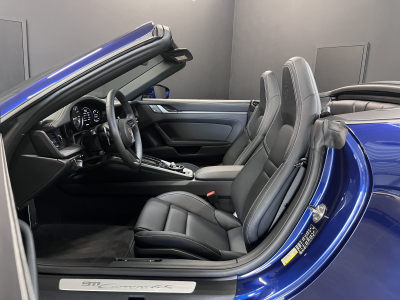 Porsche 992 CARRERA 4S CABRIOLET/ GENTIANE BLUE/ CHRONO/APPROVED