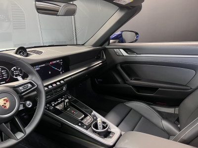 Porsche 992 CARRERA 4S CABRIOLET/ GENTIANE BLUE/ CHRONO/APPROVED