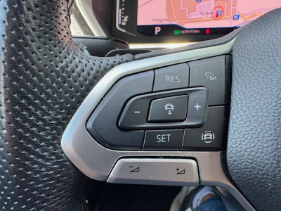 Volkswagen T-Cross VOLKSWAGEN T-CROSS R-LINE LED AUTOMATIK LEDER NAVI DIGITAL COCKPIT