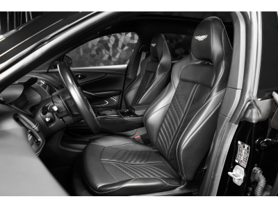 Aston Martin DBX 707 - ONYX BLACK