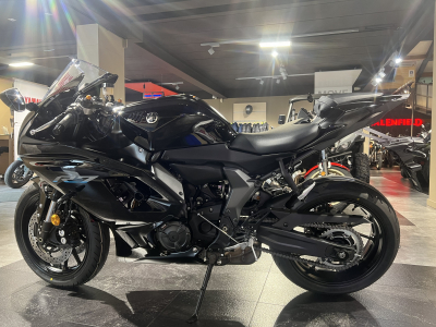 Yamaha R7 