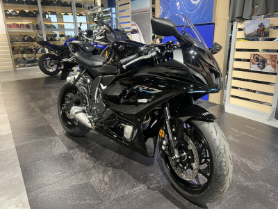 Yamaha R7 