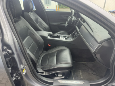 Jaguar XF JAGUAR XF 2.0 D R-SPORT PANORAMA LEDER NAVI KAMERA KEYLESS