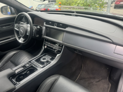 Jaguar XF JAGUAR XF 2.0 D R-SPORT PANORAMA LEDER NAVI KAMERA KEYLESS