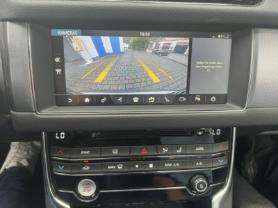 Jaguar XF JAGUAR XF 2.0 D R-SPORT PANORAMA LEDER NAVI KAMERA KEYLESS