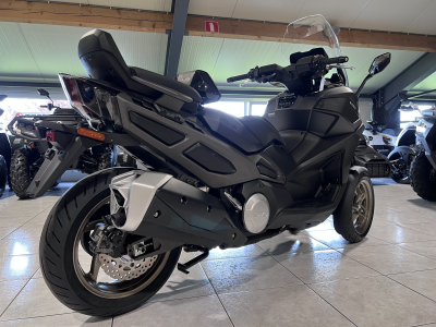 Kymco CV3 575