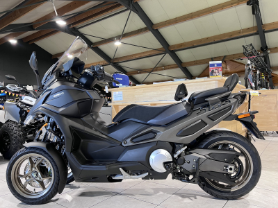 Kymco CV3 575