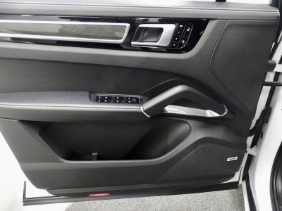 Porsche Cayenne 4.0 TURBO PSCB SPORT DESIGN CARBON APPROVED Hinterradlenkung Roues Directionnels arrière