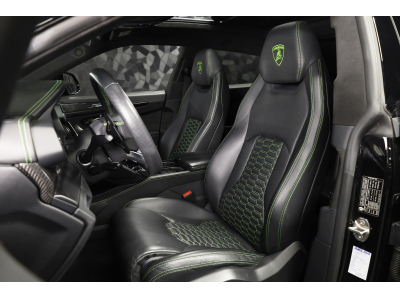 Lamborghini Urus V8 - AKRAPOVIC