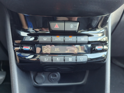 Peugeot 2008 1.6 HDI CARPLAY TOIT PANO SEMI-CUIR GPS BLUETOOTH