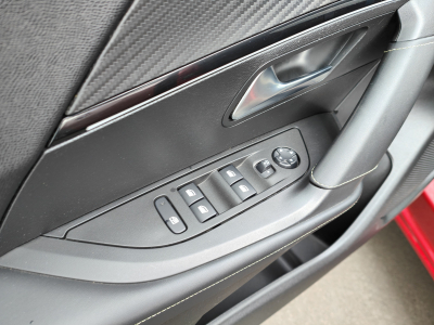 Peugeot 2008 1.5 HDI GT-LINE EAT8 CARPLAY CAMERA 360 TOIT OUVRANT
