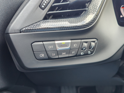 BMW 118 118iA  CARPLAY SIEGES SPORT CHAUFF GPS BLUETOOTH