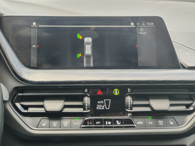 BMW 118 118iA  CARPLAY SIEGES SPORT CHAUFF GPS BLUETOOTH