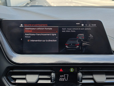 BMW 118 118iA  CARPLAY SIEGES SPORT CHAUFF GPS BLUETOOTH