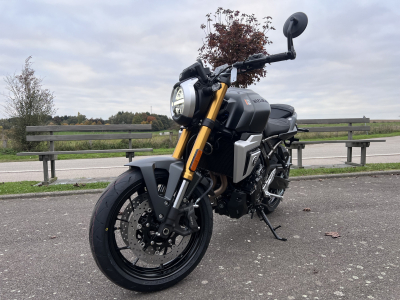 Suzuki GSX-8T 