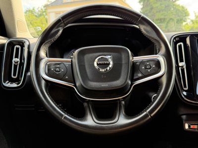 Volvo XC40 XC 40 XC40 Momentum Pro AWD