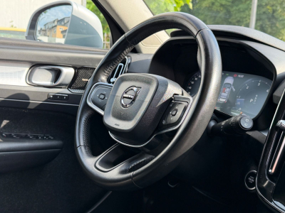Volvo XC40 XC 40 XC40 Momentum Pro AWD