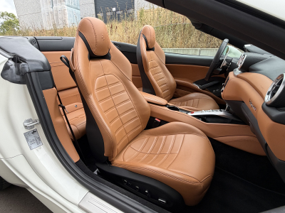 Ferrari California California T / 3.9 V8 / 4-Sitzer /